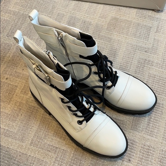 Marc Fisher Ivory Leather Boots mismatched pair - Picture 8 of 10